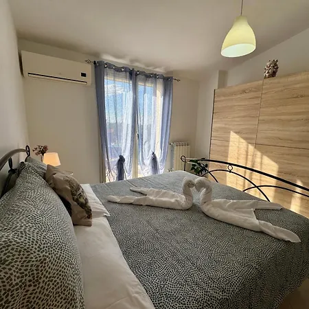 New Naxos Village לינה וארוחת בוקר 4*